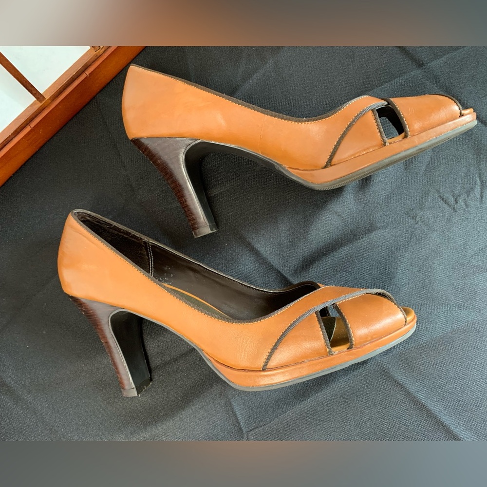 Connie Women’s ShoesTanBrown/Black GoodCondition Size9.5Leather/Fabric upper - Picture 2 of 7